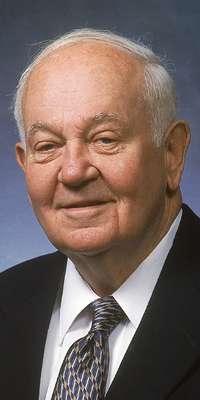 Glen P. Robinson, American businessman, dies at age 89